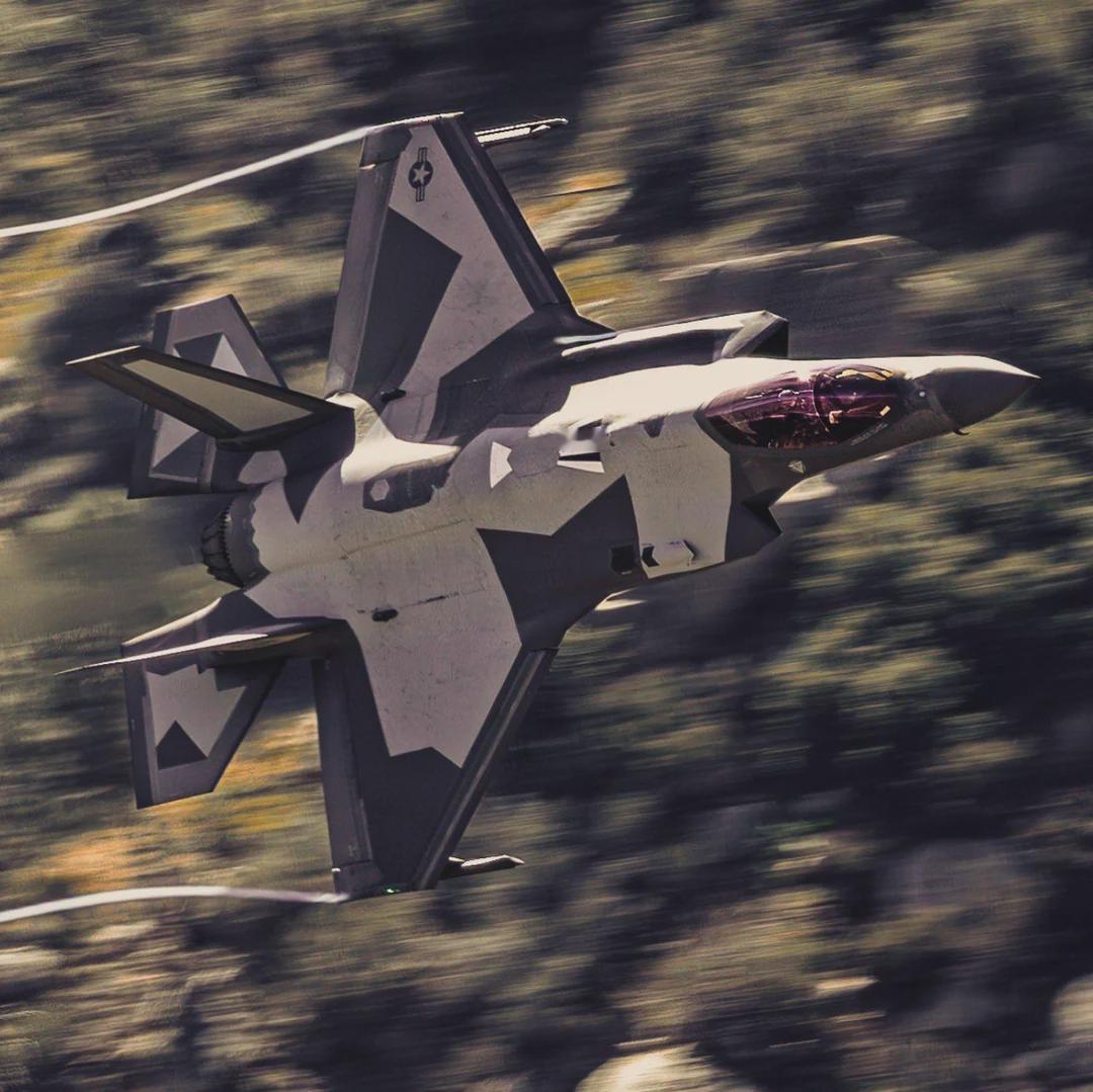 峡谷上空的假想敌涂装F-35A ​​​