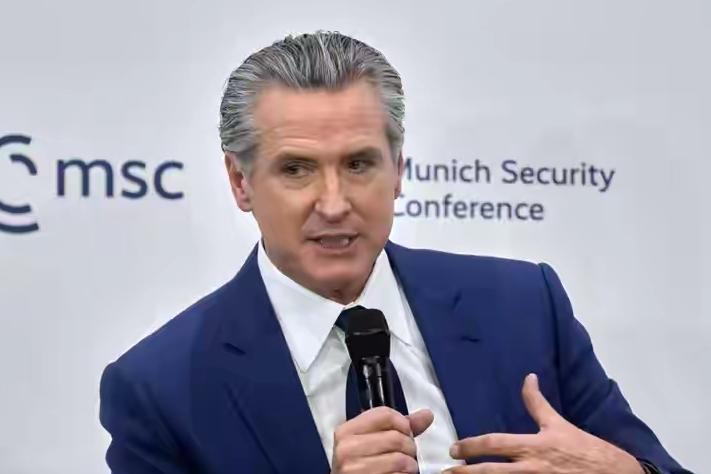 加州州长纽森向世界领导人喊话：特朗普只是过客，三年后他会离开。
 
这话是在慕尼