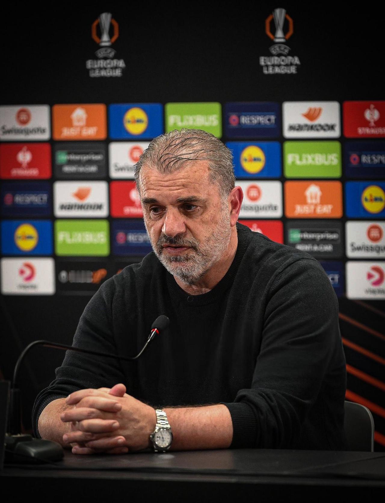 波斯特科格鲁回顾自己执教热刺的成绩：“是啊，这就像那句老话，‘成功时众人争功，失