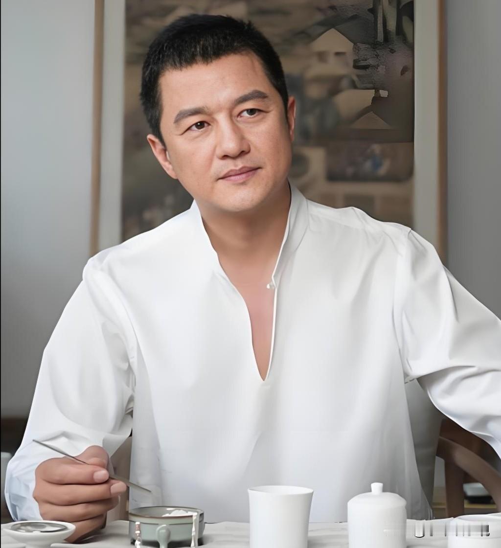 李亚鹏这些年，悄悄做了件大事。

你可能知道他演过令狐冲，但未必知道，他把“大侠