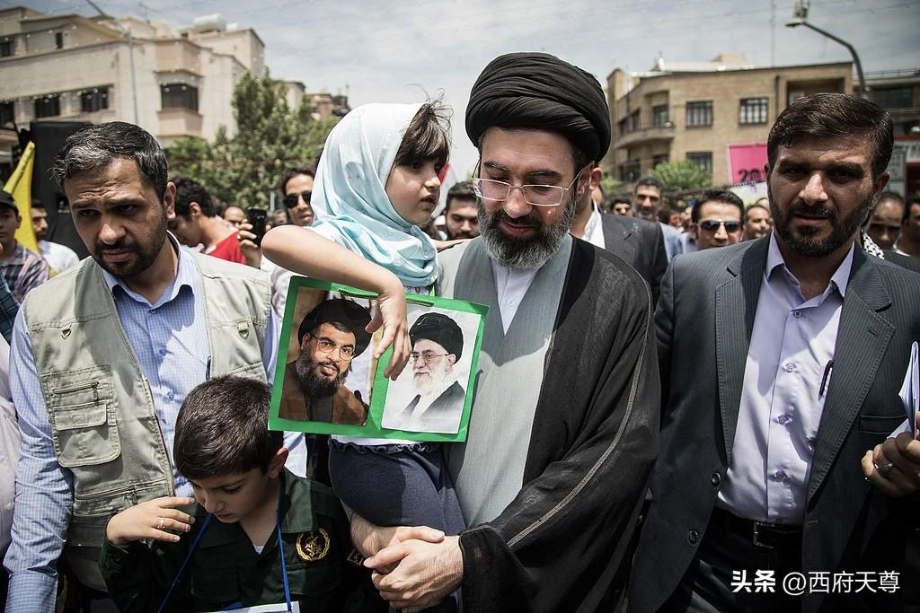 对于伊朗有个最好的消息，那就是哈梅内伊之子穆杰塔巴还活着，目前正在处理家人后事。