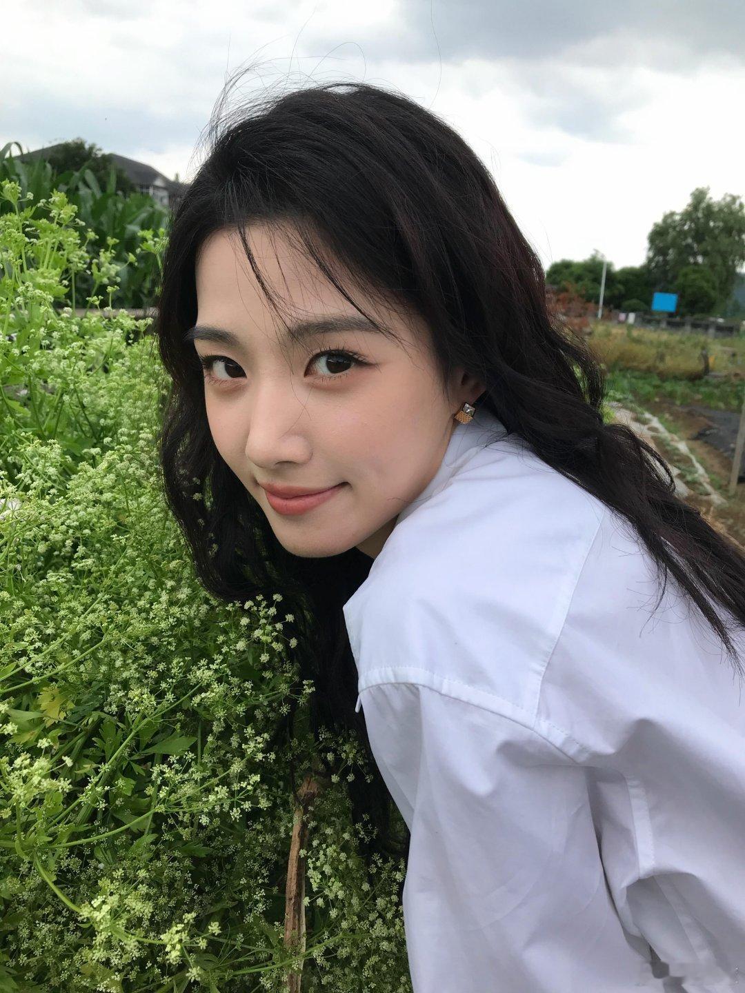 喜欢卢昱晓的随性美 