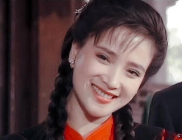 何晴……微信上朋友跟我说“小乔去世了。”“李师师走了。”“包惜弱……”“怜怜……