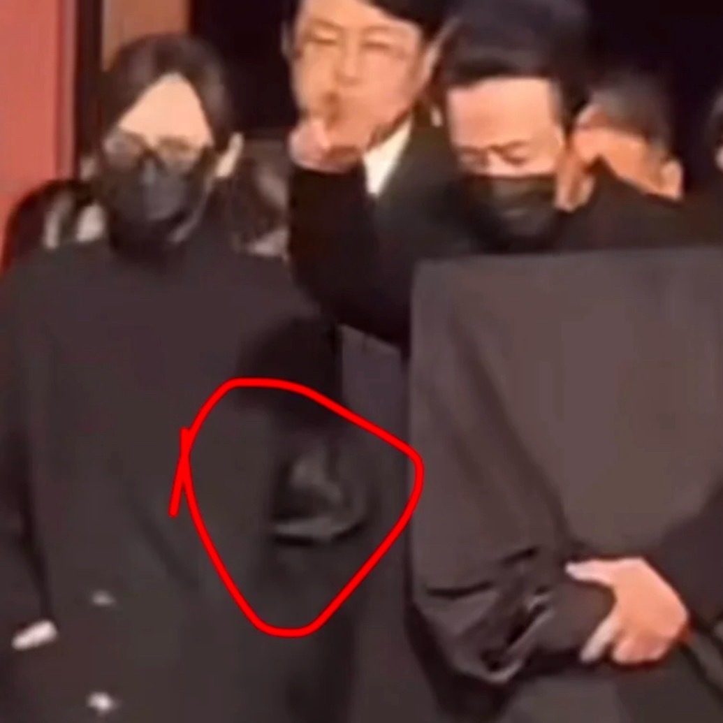 细节！证明唐嫣罗晋没离！罗晋父亲在北京八宝山殡仪馆举办告别式和葬礼，被传已和罗晋