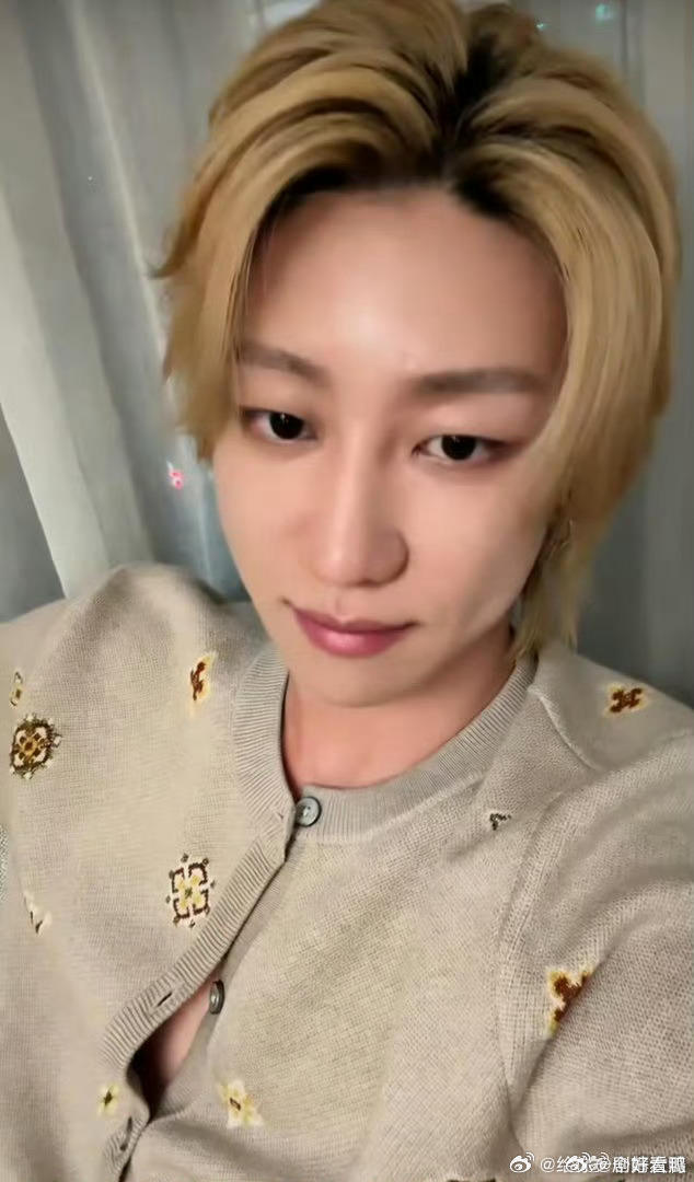 谁来管管徐明浩的幽默感谁懂啊家人们！徐明浩的幽默感完全是天赋型选手，不是硬凹搞笑