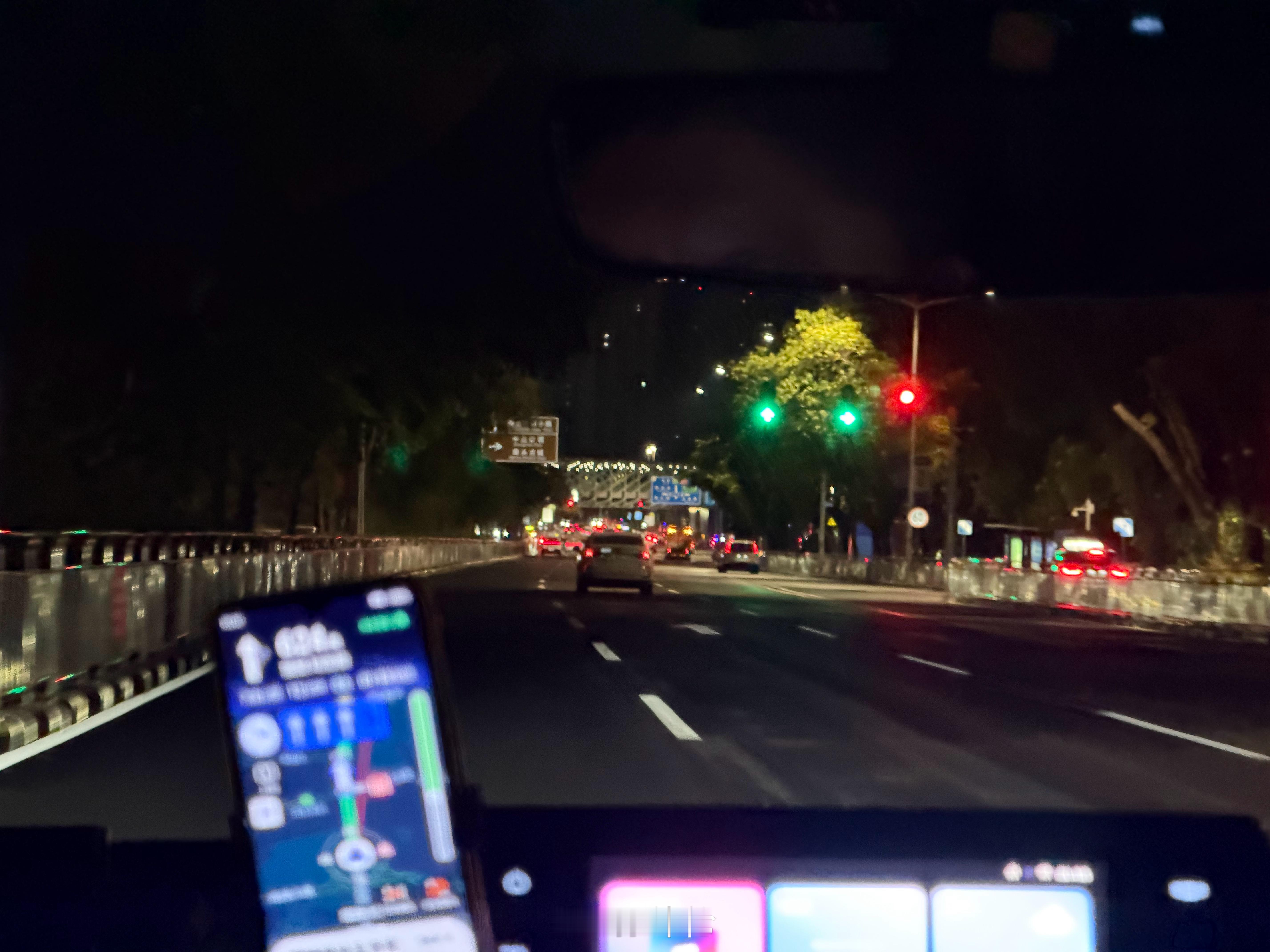 深圳现在是周周都弄马拉松吗？前两天宝安才弄过，明天南山又要弄了。凌晨2:30的深