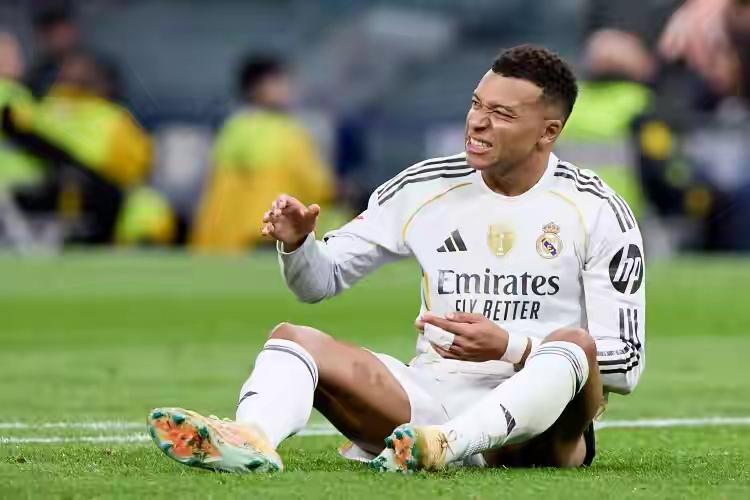 看新闻说皇马俱乐部解雇了整个医疗团队，因为他们误诊了姆巴佩的伤病，导致姆巴佩差点