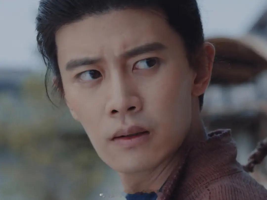 锦衣卫的那个角色也算是颜值巅峰了吧，不过这剧值得称赞的是没怎么磨皮，男女主年龄差