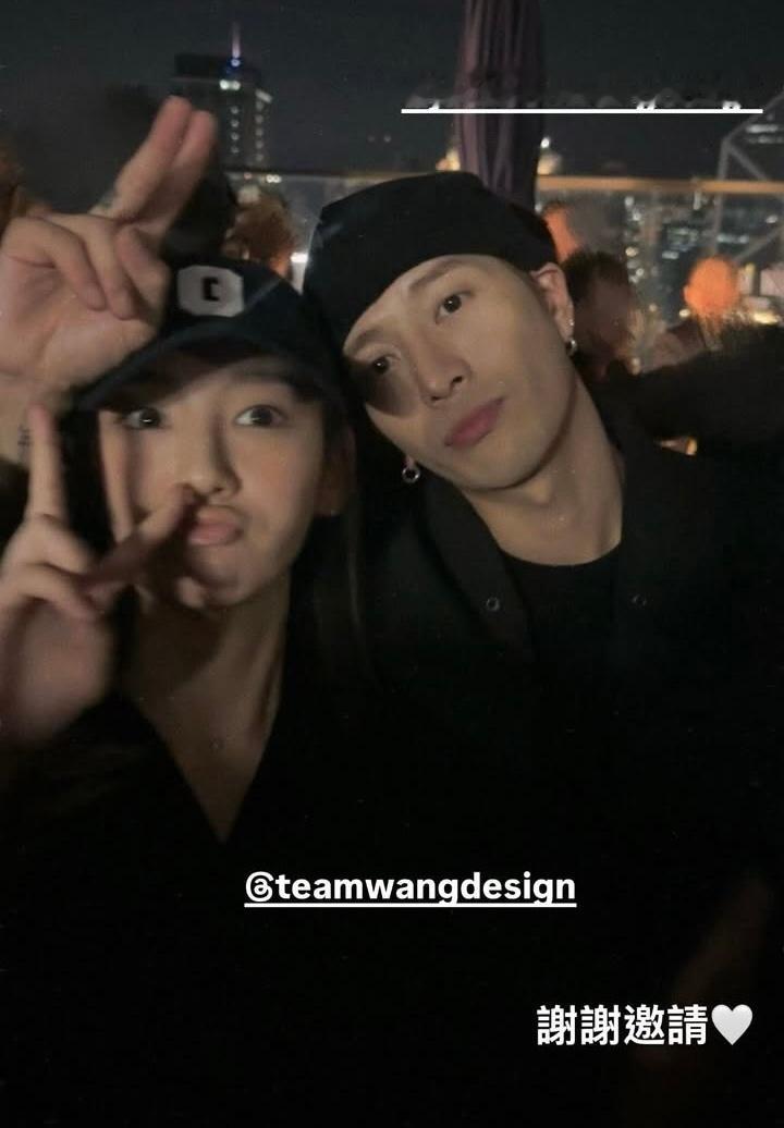 炎明熹晒与王嘉尔合照 