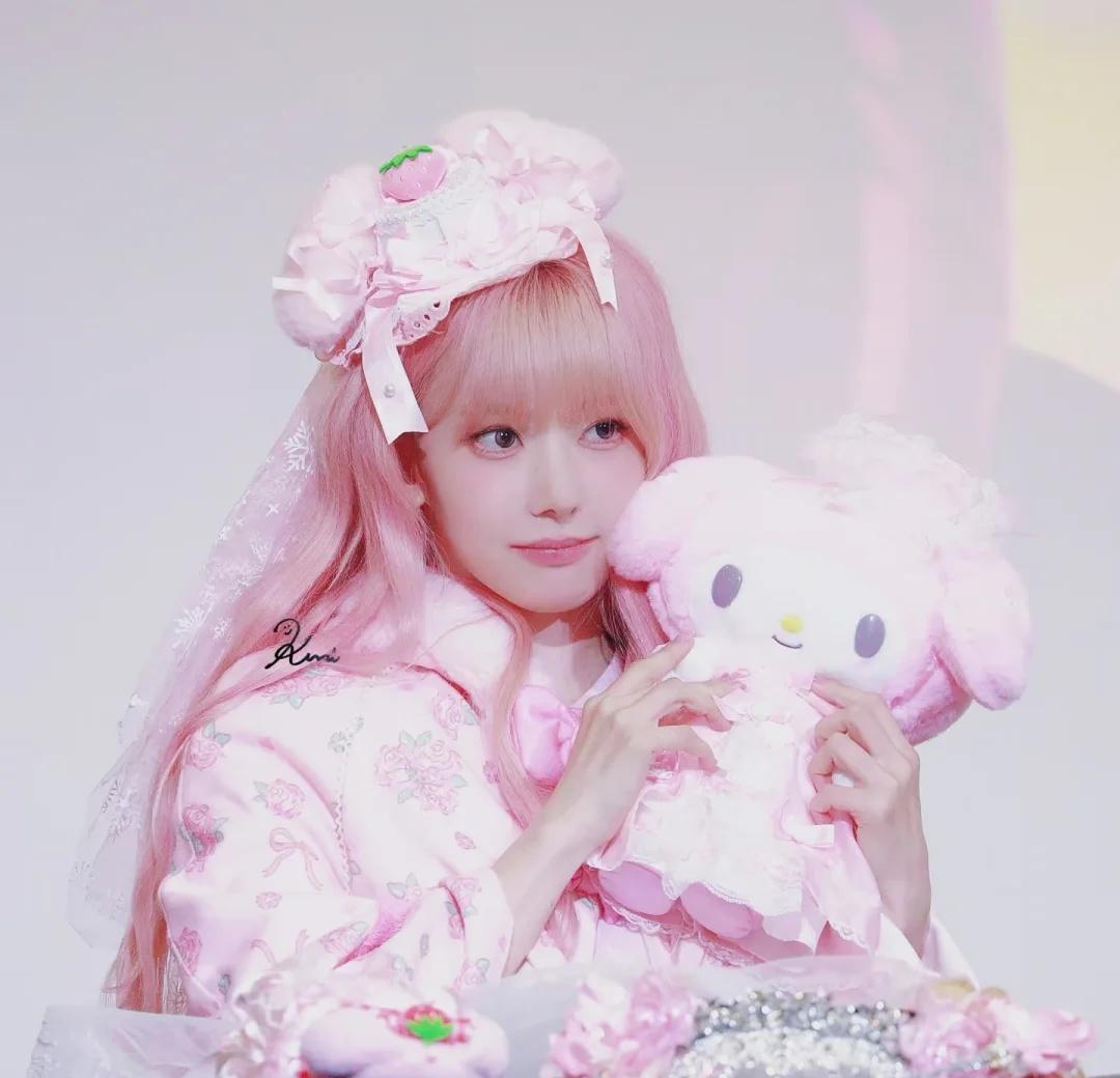 签售造型樱花粉粉嘟好萌
宮脇咲良 sakura