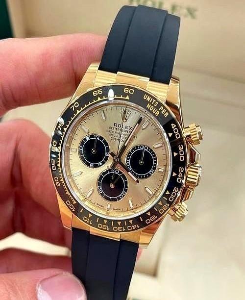 7年没还的14万真金白银，最后在饭桌上变成了一块“富婆送的二手表”。这起在网上惹