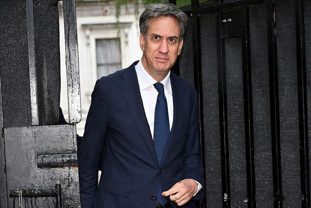 12国同时出手，英国为何挨最狠一刀？
 
9月8日，英法加等12国联手，禁止约旦