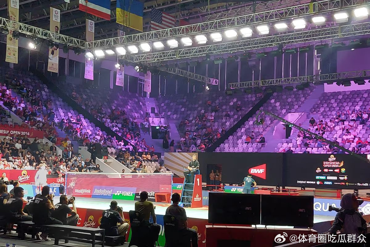 全新的蓝色地胶见过吗? 2025年印尼羽毛球公开赛 [我来了] ​ cr：杨晨大