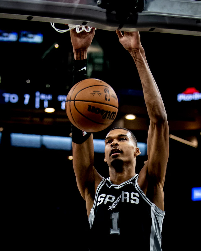 好消息！文班亚马的肋骨检查结果为阴性，无结构性损伤文班还将接受进一步检查，马刺预