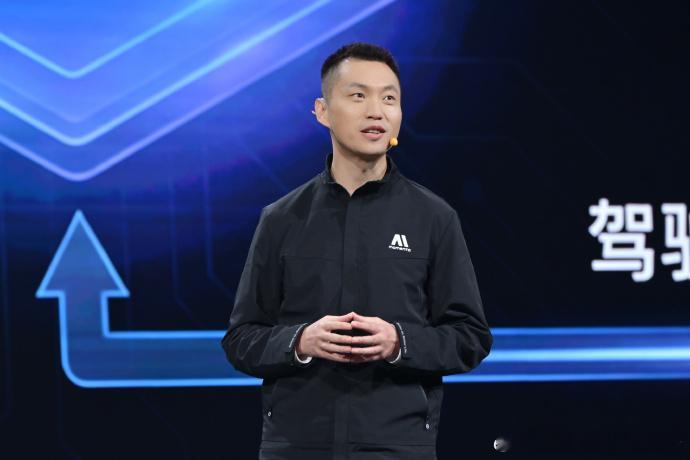 曹旭东官宣Momenta R7强化学习世界模型全球首发搭载上汽大众ID. ERA