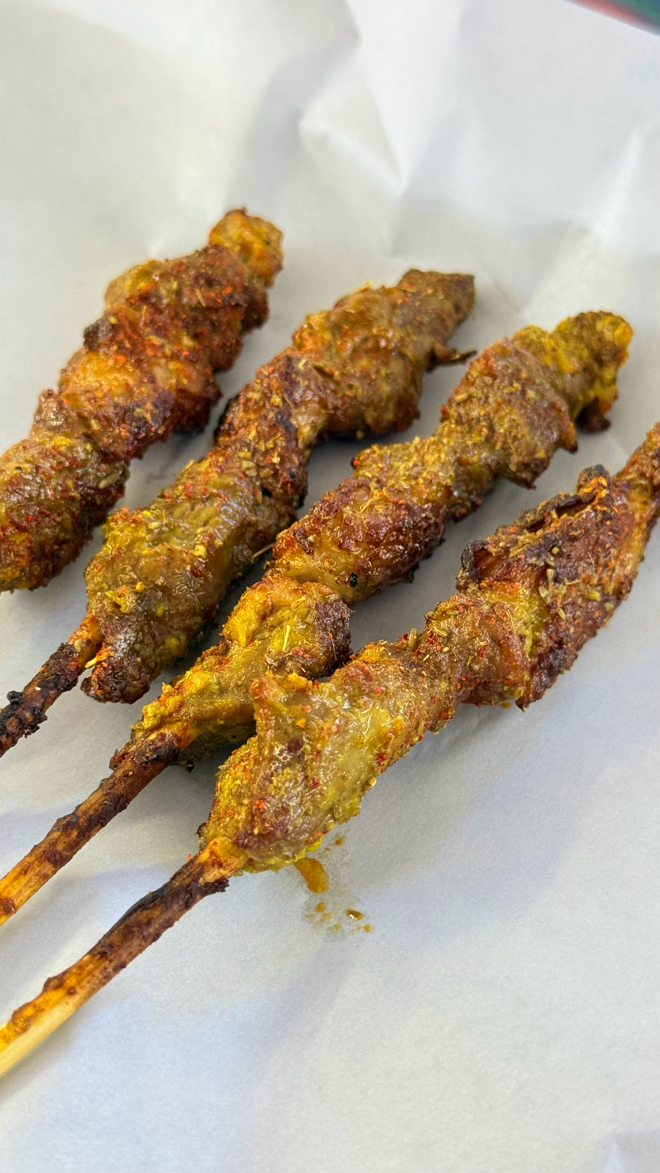 你们晚上吃什么？新疆羊肉串真的是一段时间没吃就会馋啊😋 