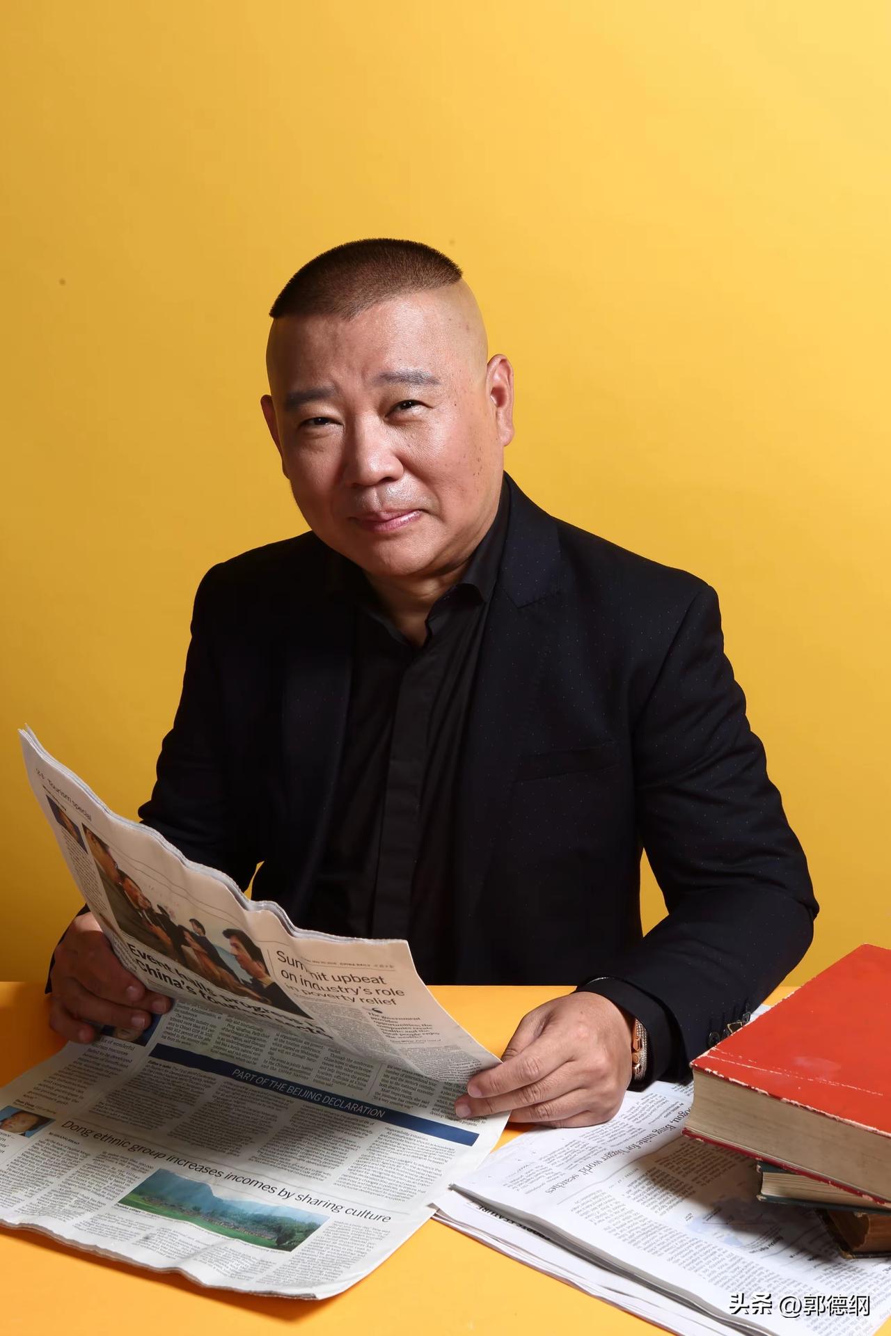 刷到这条，我笑了半天。
上海德云社的咖啡杯子是大蒜造型。
乍一听是搞笑，细一想是