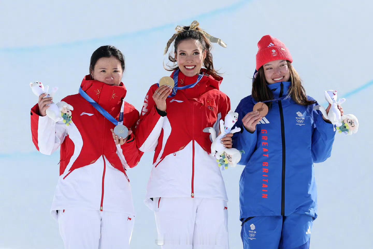 米兰再次同时升起2面五星红旗祝贺青蛙公主！！满级人类！ 