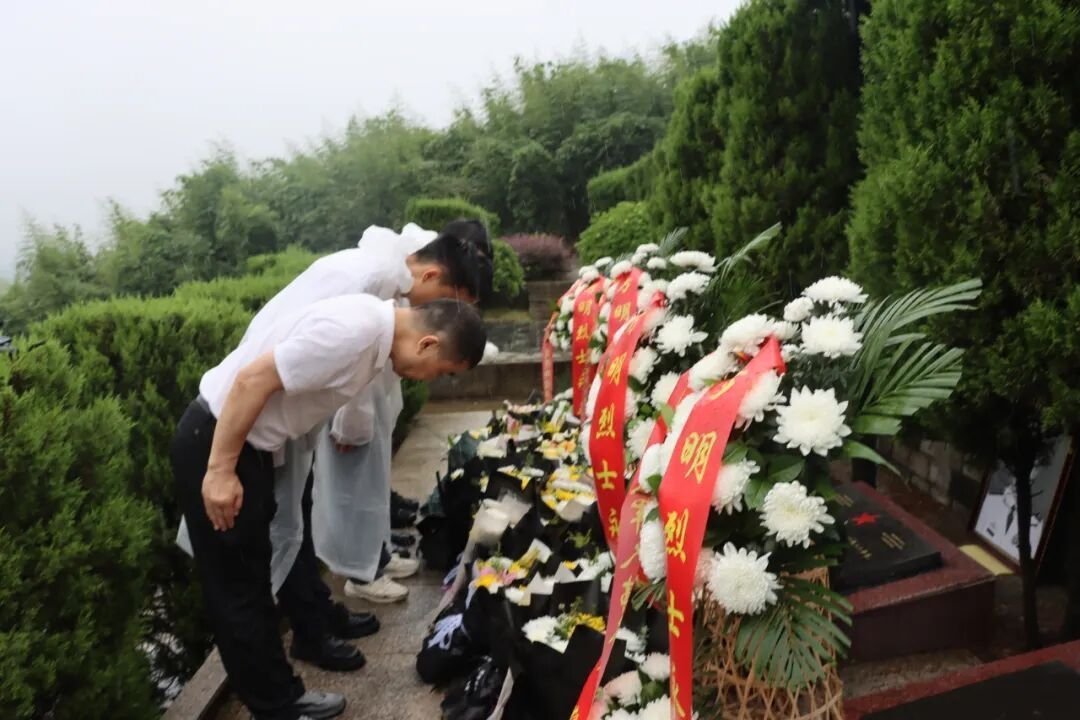 2026年6月10日，中国人民解放军某部战术指挥长方明在执行飞行训练任务时不幸以