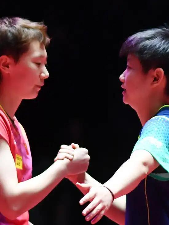 孙颖莎和王曼昱现在不止是在国内，放眼国际赛场，这俩人也是断层式领先，按道理说国人