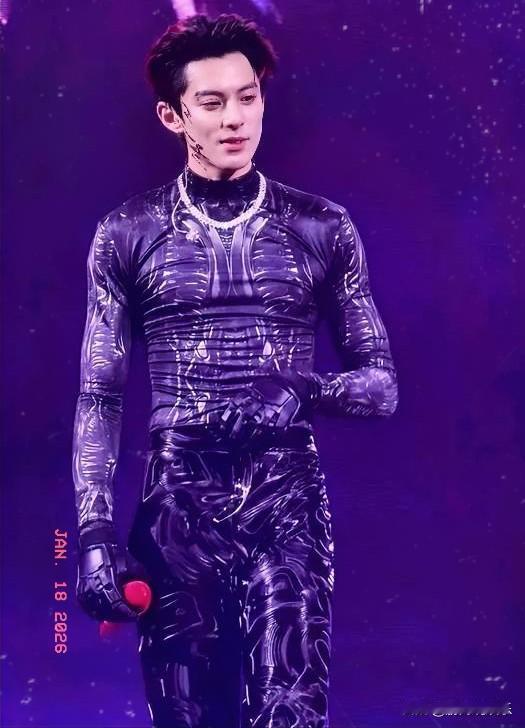 王鹤棣澳门金发炸场，视听盛宴引爆期待！

王鹤棣澳门D.PARTY演唱会，以一场