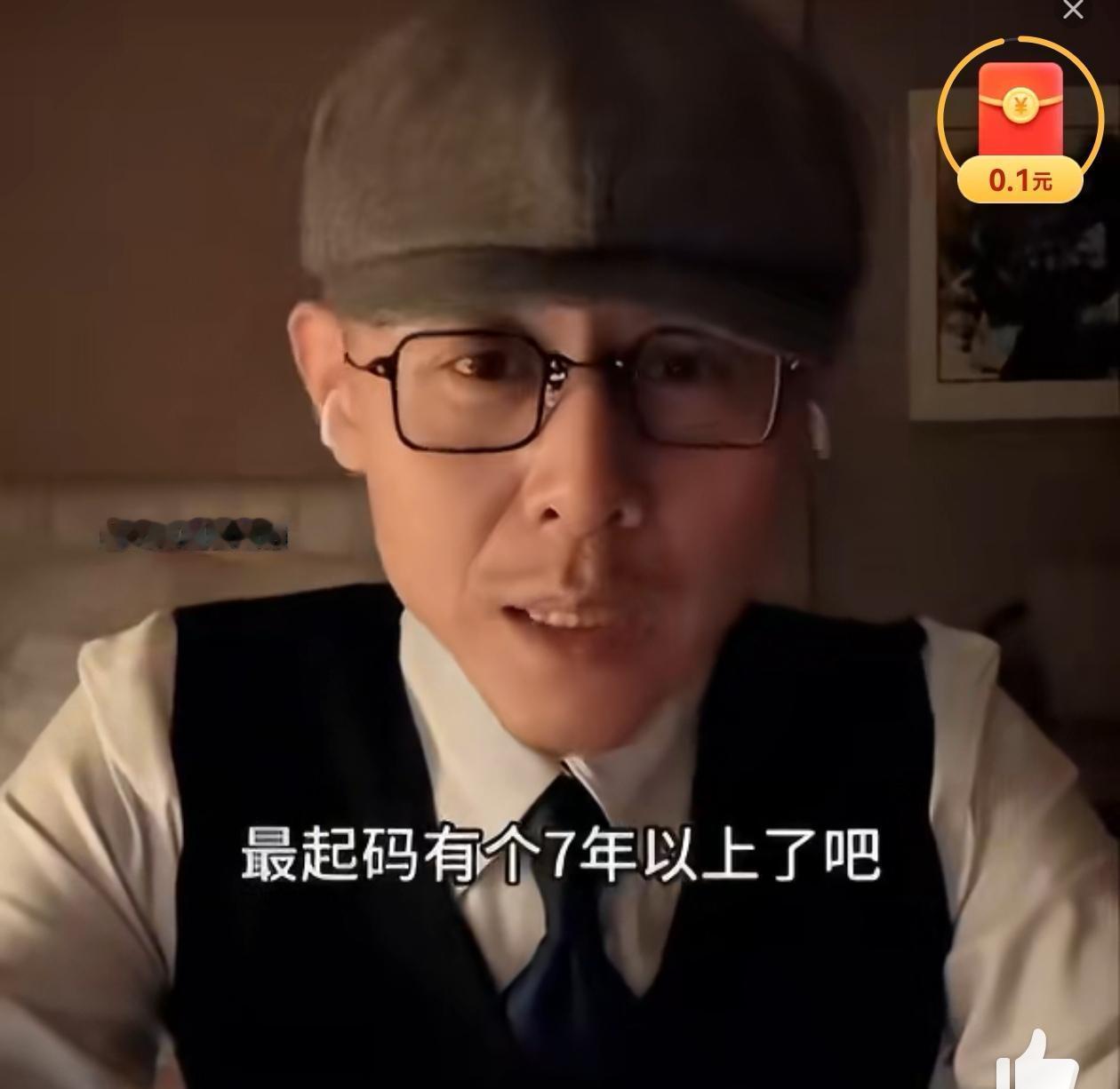 有个脱离社会7年的宝妈跟大冰连线，说自己想改变生活，想出去工作。
她攥着发烫的