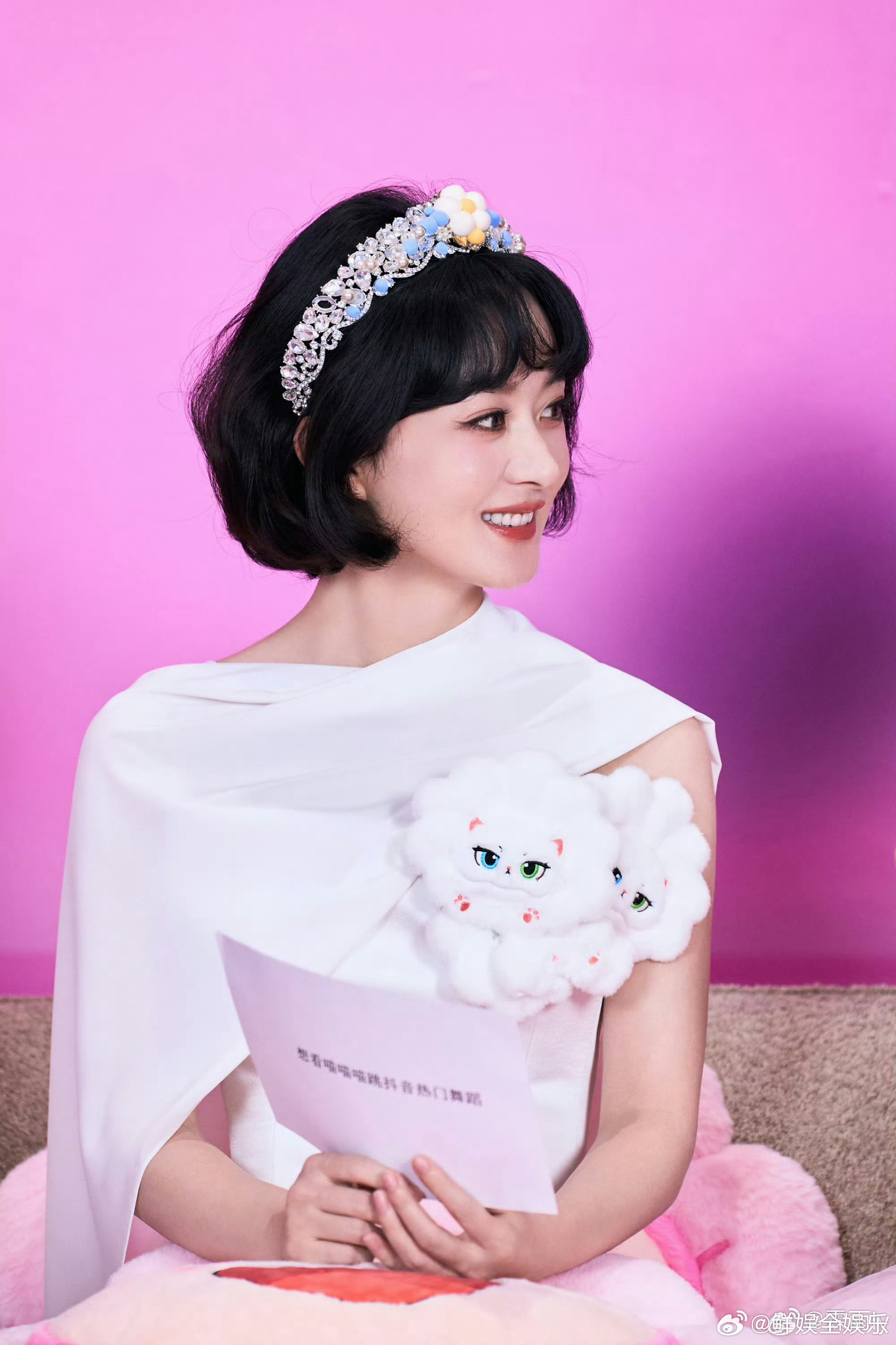 赵丽颖衣服是杜华给的 救命，赵丽颖今晚直播的衣服原来是杜华给的，好心来宣传结果就