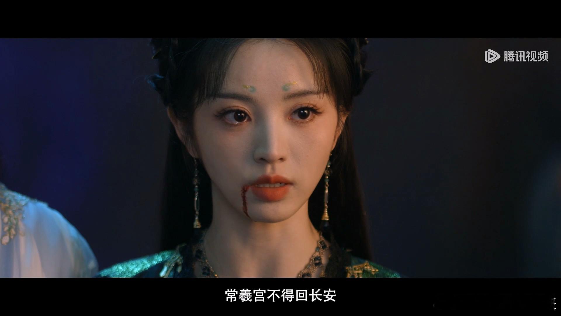 真夫妻干架亲友团拱火 两边亲友团围观的样子像极了过年看打架的亲戚 ​​​