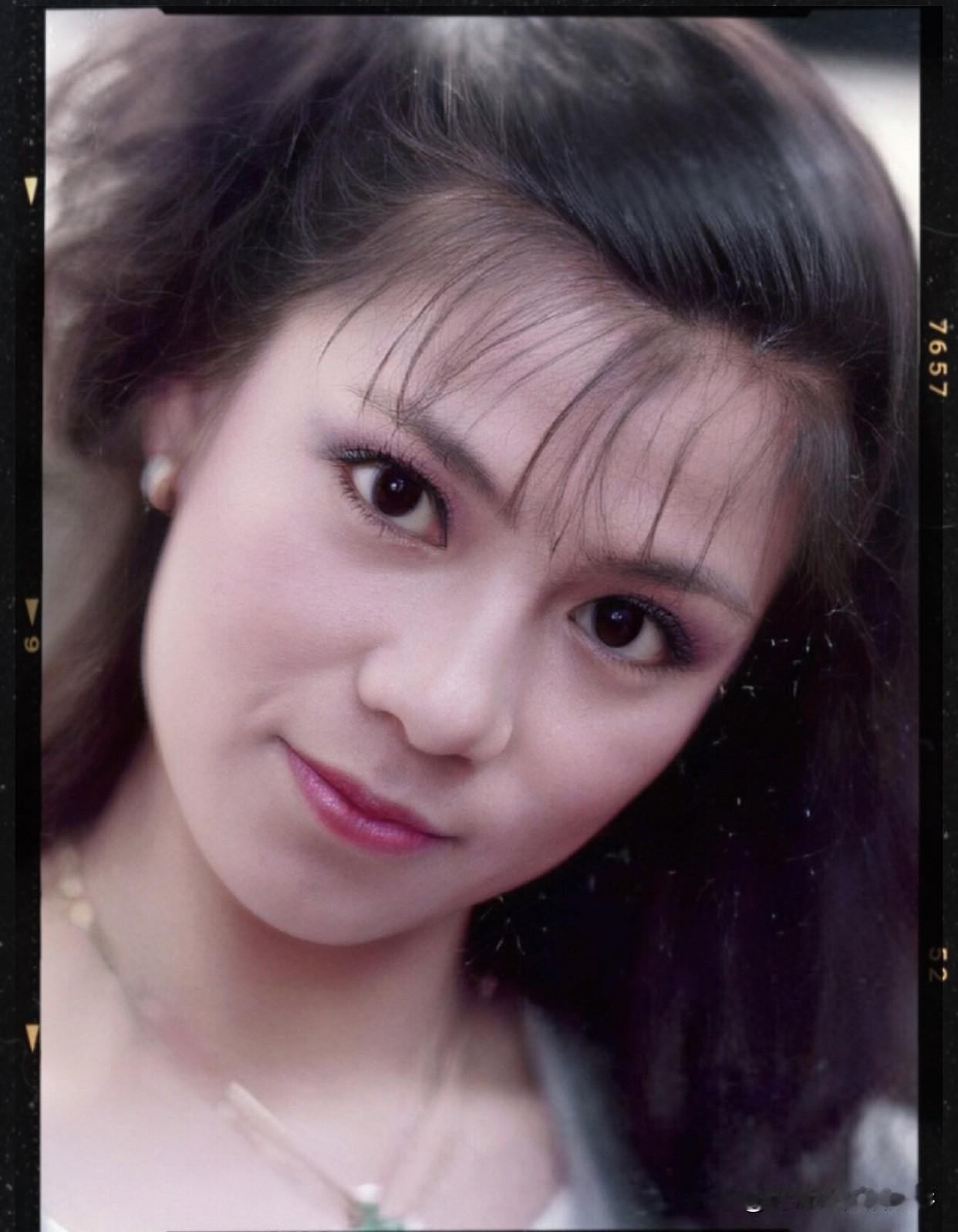 📽️阿翁的眼睛，真的是被天使吻过的吧👀
清澈得像一汪泉水，却又藏着星星般的灵