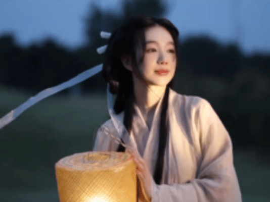 徐梦洁生日营业图 原来徐梦洁长了一张古今皆宜的脸蛋！生日营业图是古风的诶，吼吼看
