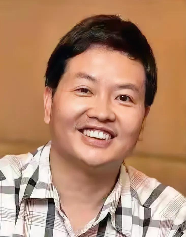 娱乐界争议人物“宋祖德”呼吁：
#数典忘祖、打压艺人、彻底封杀那英# 

202