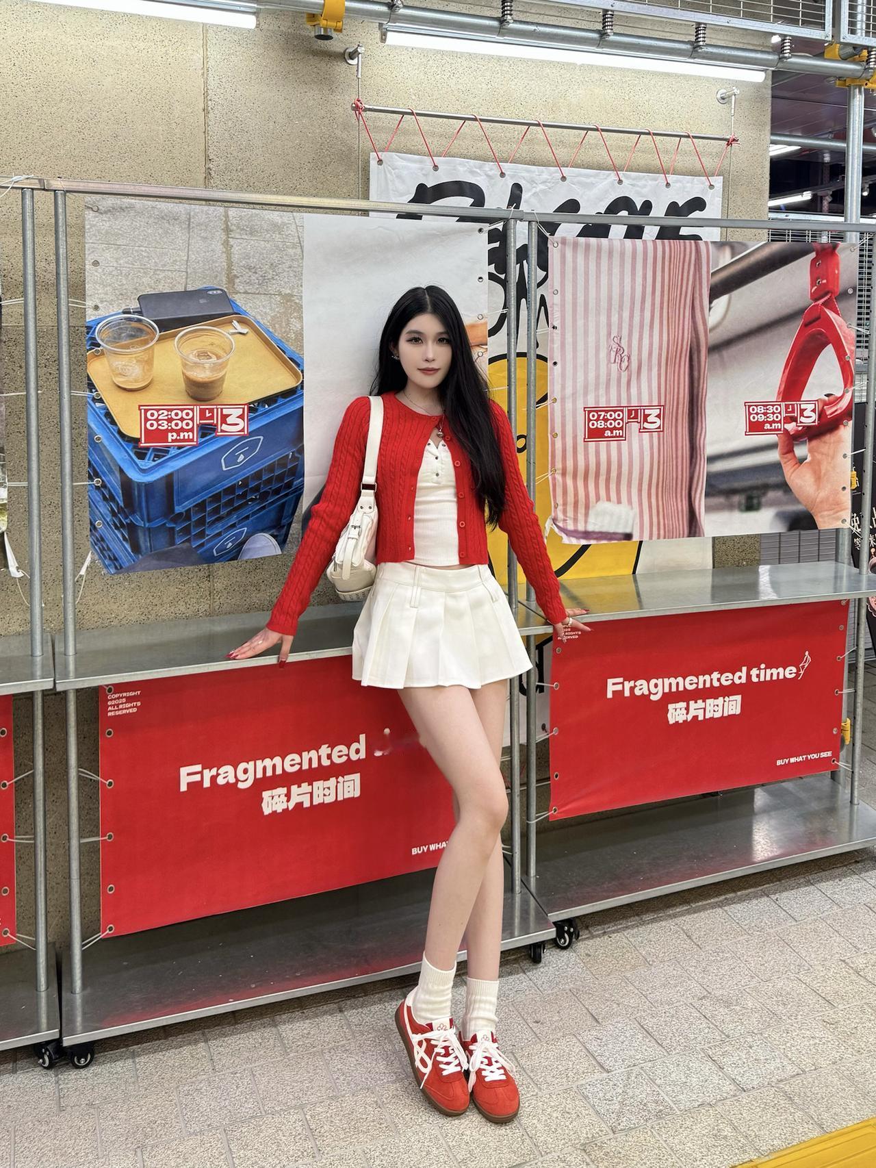 红色系圣诞氛围感拉满！|||12月圣诞季🎄少不了红色系穿搭～
我穿了红色短毛衣