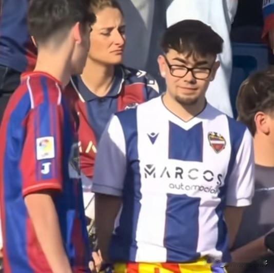 一个“误点”丢人心，一个“误登”榜首赢尊重！皇马巴萨格局天差地别
 
西甲第25