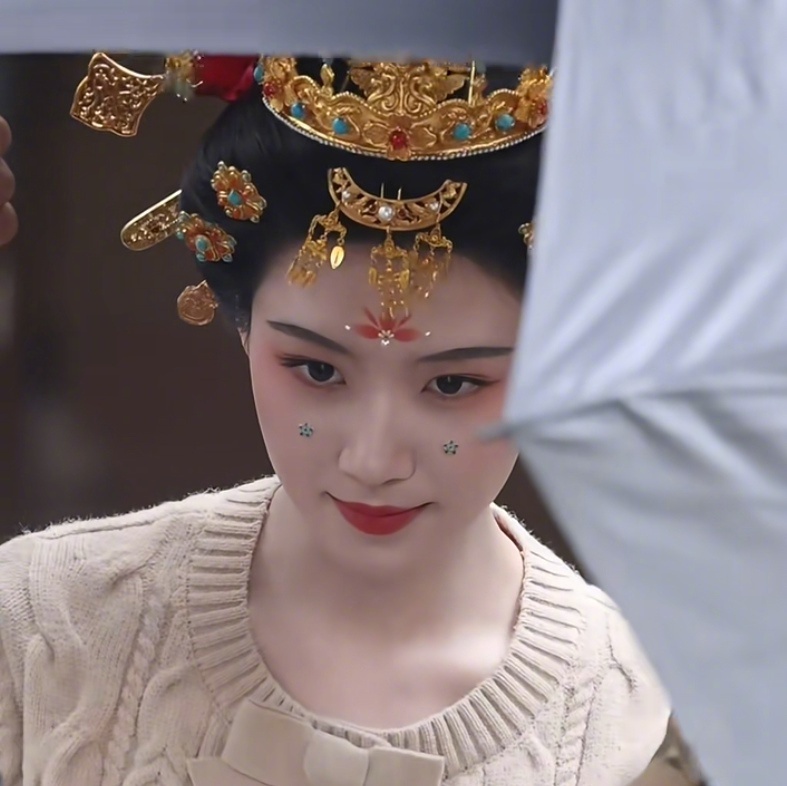 卢昱晓《何不同舟渡》大婚妆造｜梳化 汪涵卢昱晓何不同舟渡大婚出妆