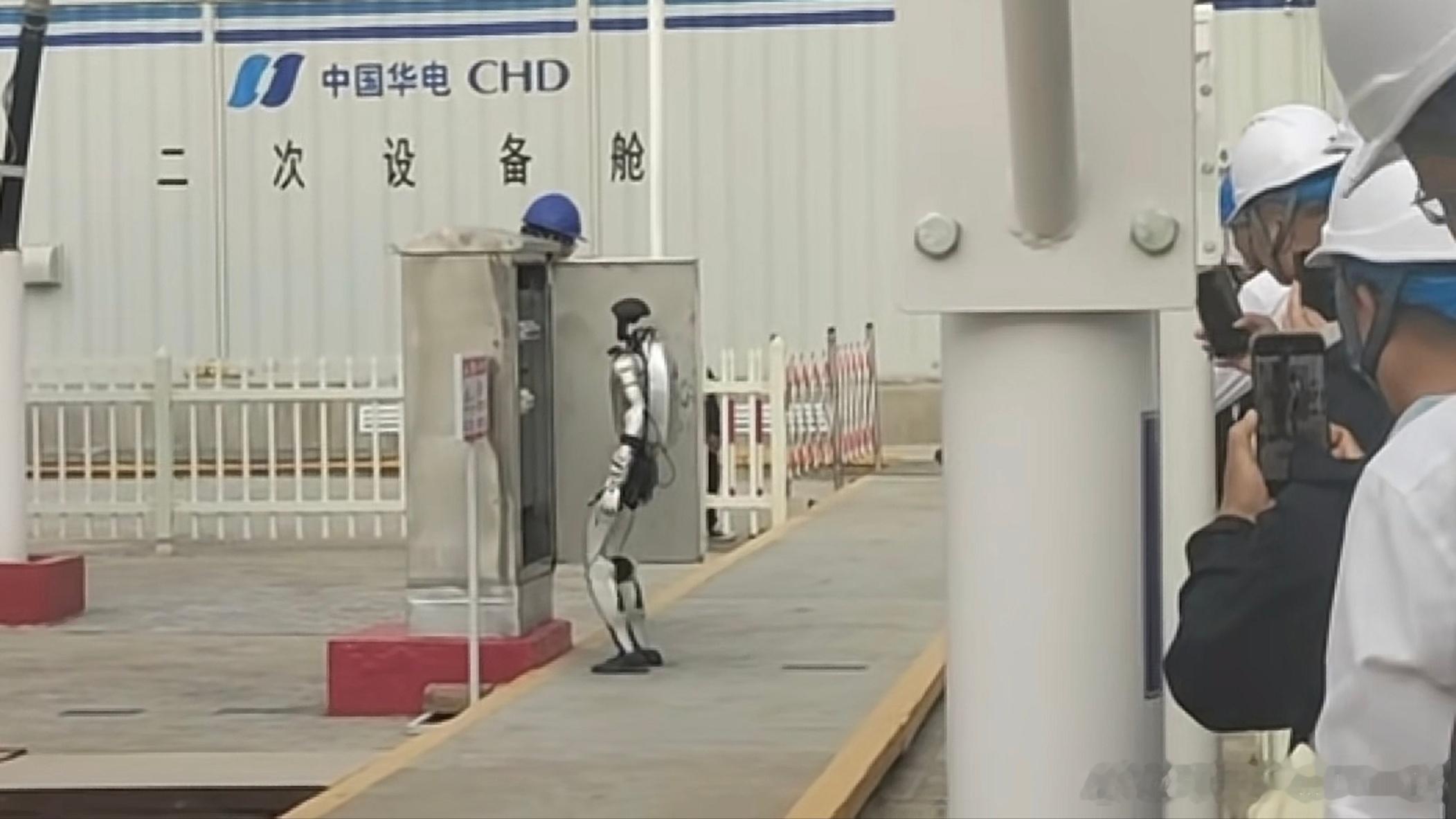 机器人：这真的没事儿吗？为什么你们要站那么远？魔金石科技