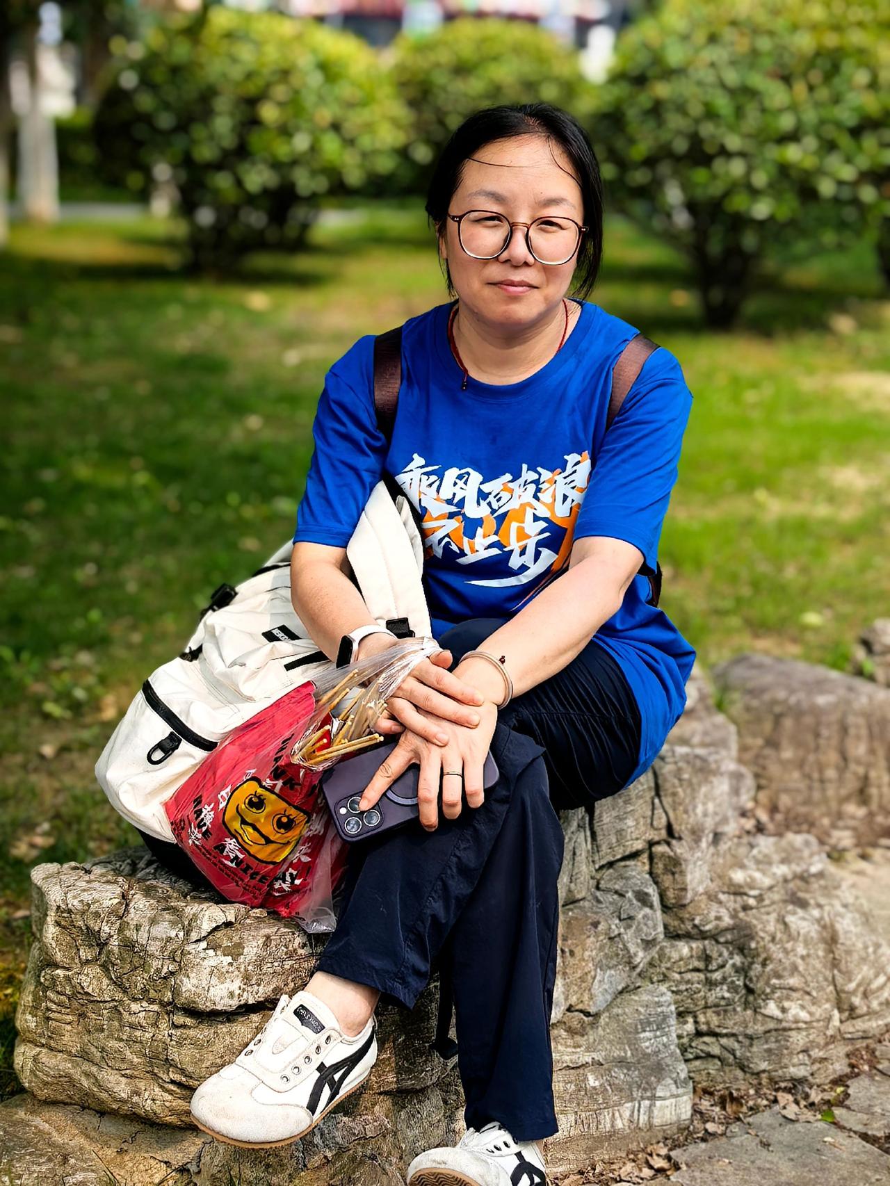 旅行背包 户外烧烤乐趣 赏荷日 户外休闲吃烧烤 记录一起去露营烧烤