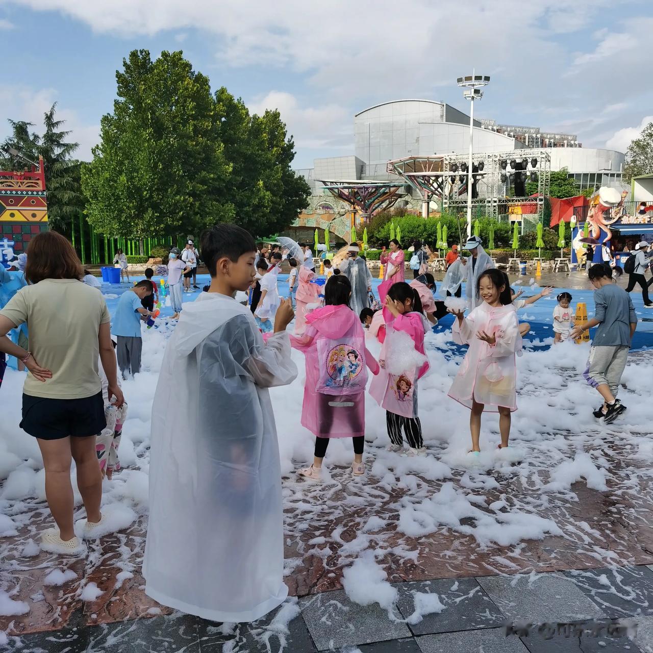  
秋天，大片金黄或青绿的稻田
沉沉的麦穗🌾
一副秋日丰收的景象
我们去的时候