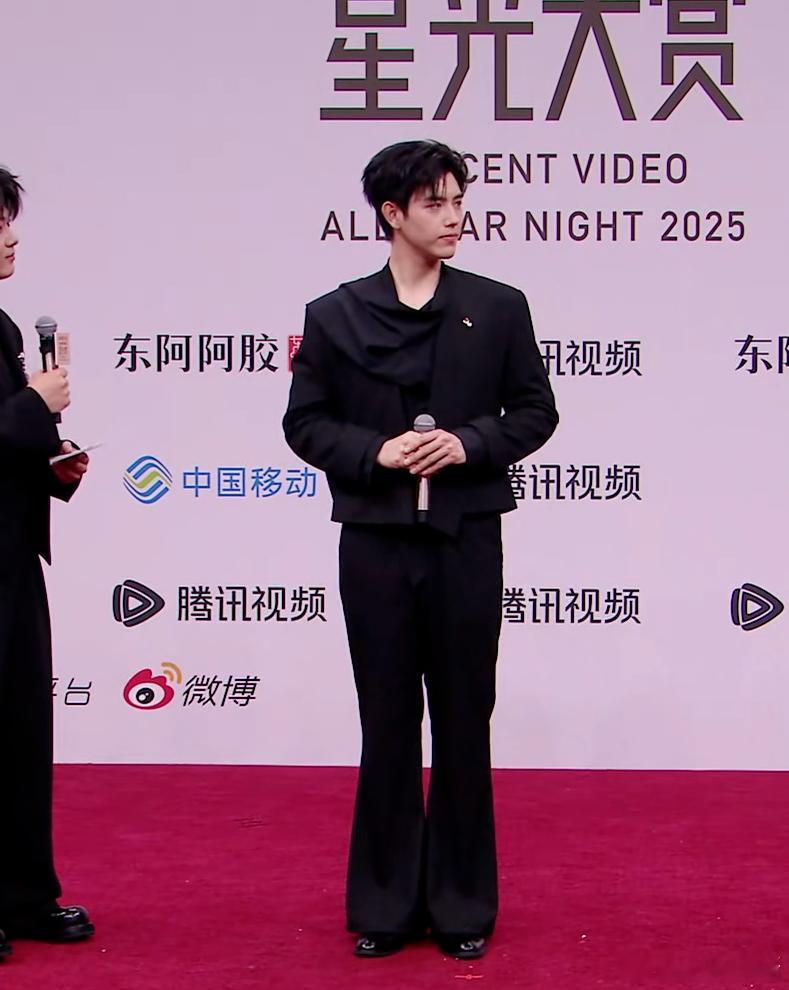 男明星穿这种喇叭裤算自嬷吗 