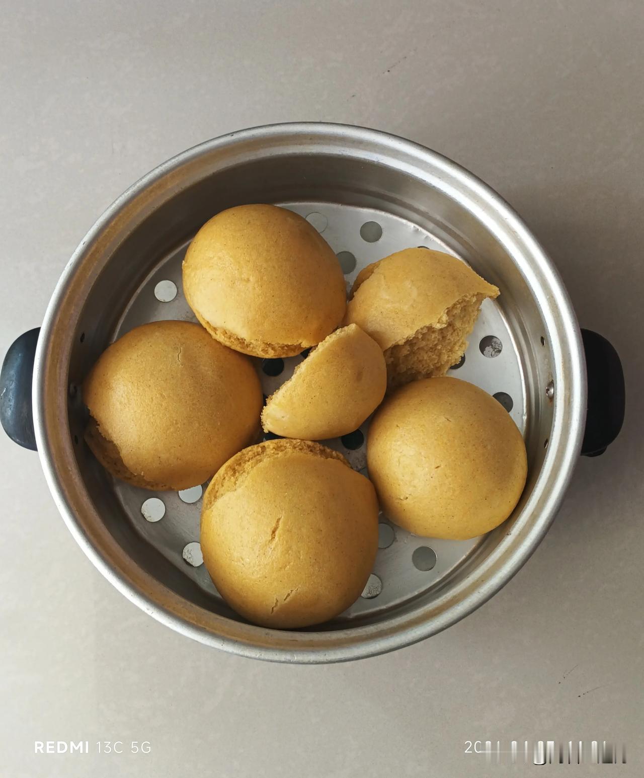 割痔疮的经历与感受（九）
术后已半月有余，每日粗茶淡饭、清汤寡水，但如厕时的疼痛