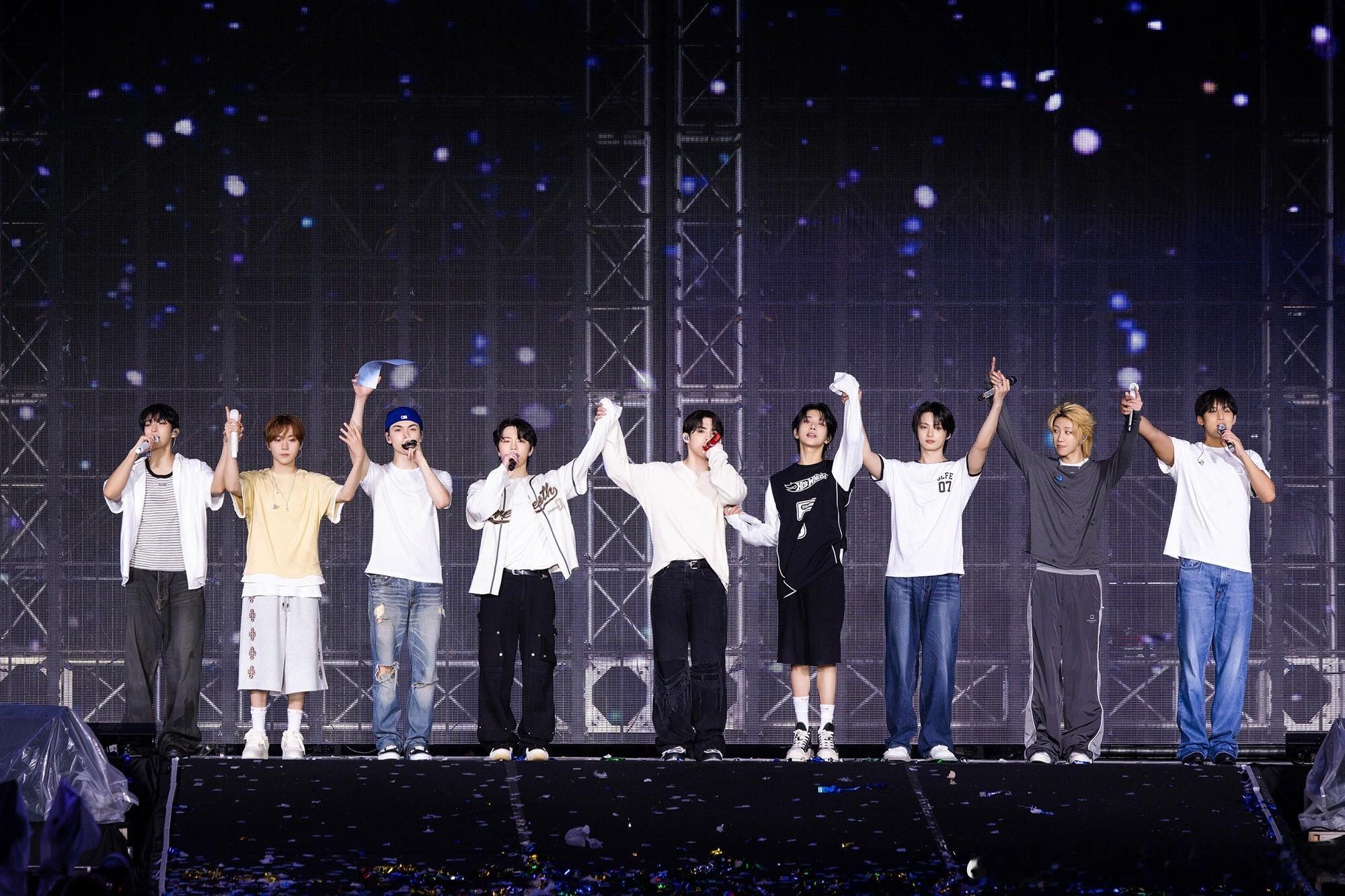 SEVENTEEN 在仁川亚运会主体育场举办的粉丝见面会“SEVENTEEN i