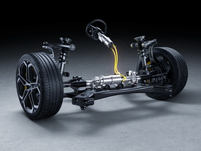 雷军送李想听我讲完T恤不得不说，在如此boring的国际汽车展中雷总还是深谙流量