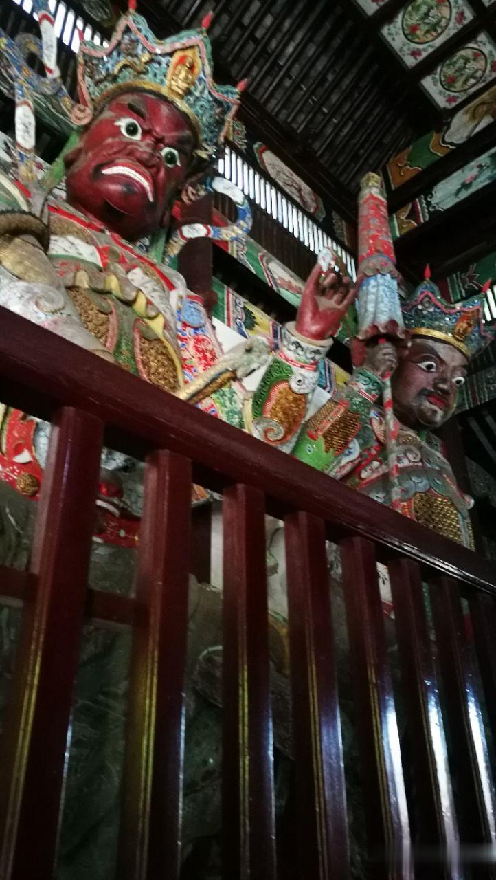 【西园寺里的天王殿，为何可以负责风调雨顺？】
西园寺从山门进去就是天王殿。
相信