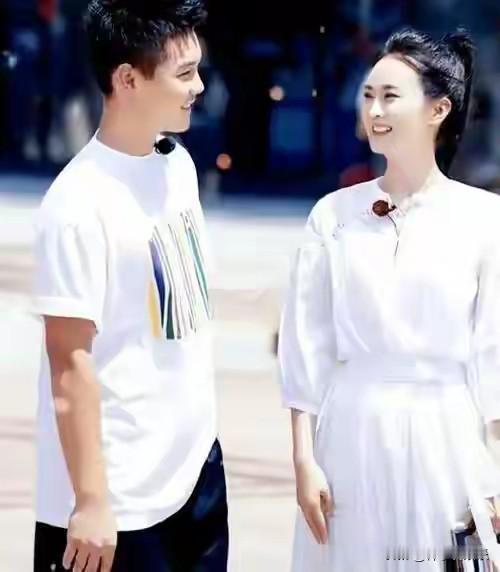 近日，王女士在社交平台分享了自己19岁儿子的照片，这一看似平常的举动，却如同一颗