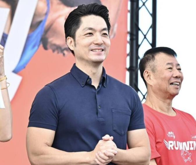 蒋万安出来表态了！对于郑丽文献花祭祀，有媒体问询蒋万安表示，马场町纪念公园出席统