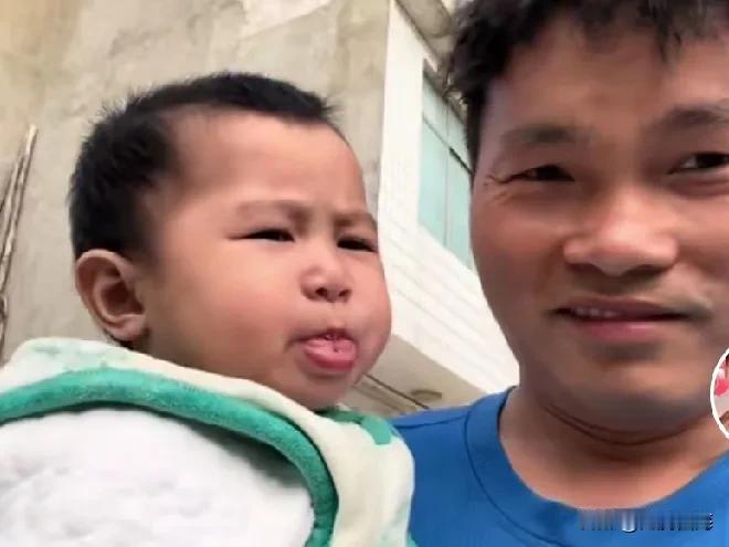 小伟今天要带赛苏达回老挝娘家，看来这个老挝媳妇真的很孝顺呢，临走前还把存款都交给