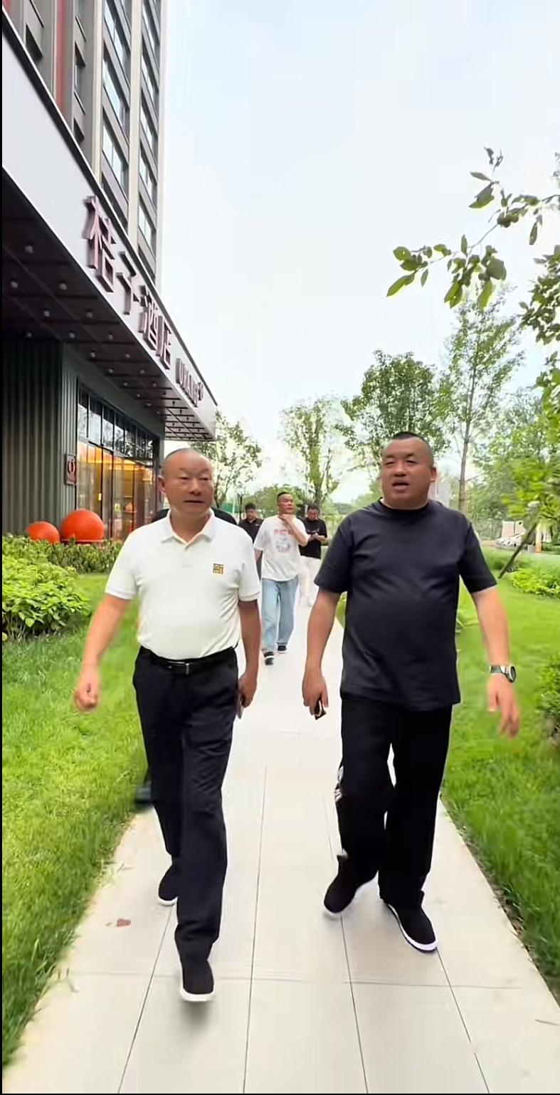 北京坤哥，下了血本，投资2000万打造的河北燕郊桔子酒店进入试营业阶段，河南信阳