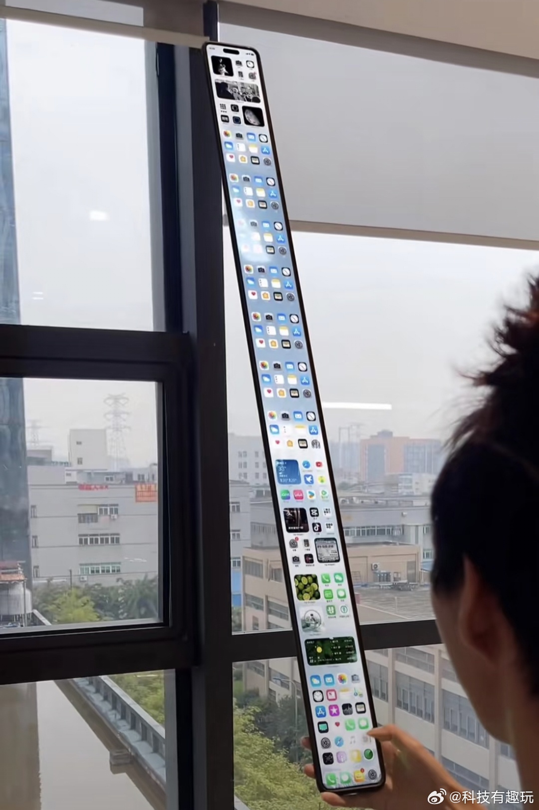 iPhone18离我们越来越近了爱情公寓当年里面的iPhone18大概长这样，虽