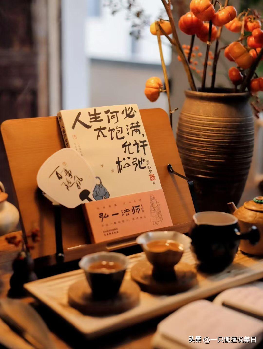 静享茶香时光，真的能让人品味到人生百态。就像晨光漫过竹帘，紫砂壶飘起薄汽，此时取