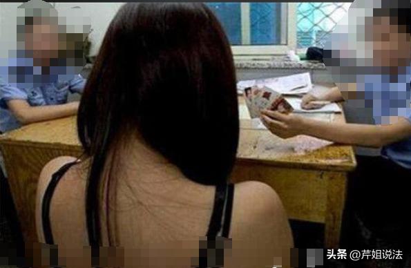 内蒙古，一年轻漂亮的女生被男老板搭讪了，老板表示只要女子弹视频一丝不挂的聊天，一