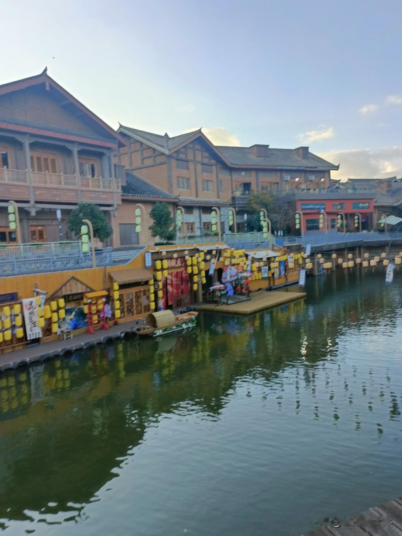 男人最大的恶行
是明知道自己的妻子贤良淑德，
温柔体贴，却仍然对她施加压力，打压